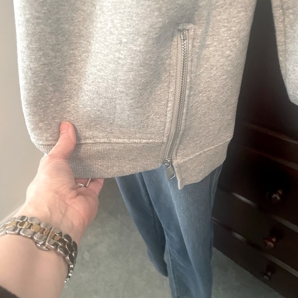 Oversized Fleece Sweatshirt with Zipper Detail - Picture 4 of 9
